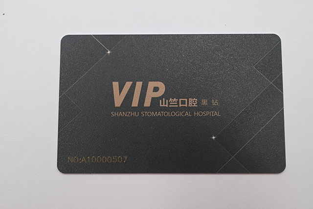 會(huì)員PVC卡制作比紙品印刷更復(fù)雜，工序更多